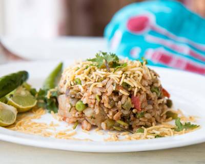 Mumbai Style Tawa Pulao Recipe With Moong Sprouts