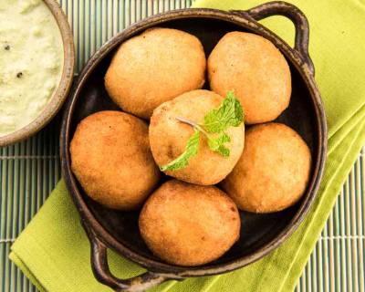 Aloo Vada Recipe - Batata Vada (Deep Fried Potato Patties) 