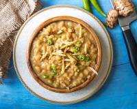 Calcutta Style Ghugni Recipe-Tangy Yellow Peas Curry