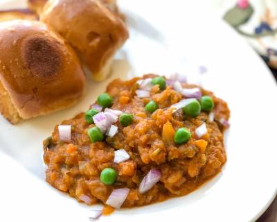 One Pot Pressure Cooker Pav Bhaji Recipe - Delicious Mumbai Style Street Food 