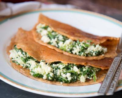 पालक पनीर स्टफ्ड ओट्स चीला रेसिपी - Oats Cheela Recipe Stuffed With Creamy Palak Paneer in Hindi