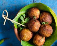 Healthy Maravalli Kizhangu Bonda Recipe - Spicy Tapioca Fritters