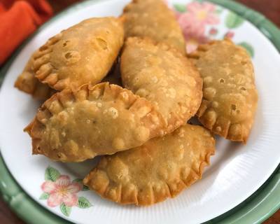 Moong Dal Ghughra Recipe (Gujiya/ Karanji)