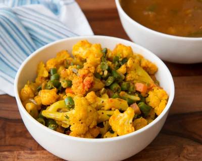 Chettinad Beans & Cauliflower Poriyal Recipe (South Indian Stir Fry)
