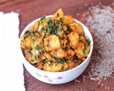 आलू मेथी की सब्ज़ी रेसिपी - Potato Fenugreek Leaves Stir Fry (Recipe In Hindi)