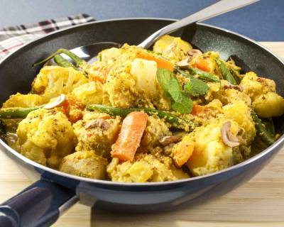 Cauliflower and Vegetable Curry (With Almonds and Spices)