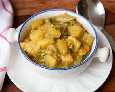 Lauki Aloo Sabzi Recipe - Bottle Gourd Potato Vegetable Curry