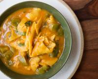 राबोडी शिमला मिर्च की सब्ज़ी रेसिपी - Rajasthani Curry with Corn Papad (Recipe In Hindi)