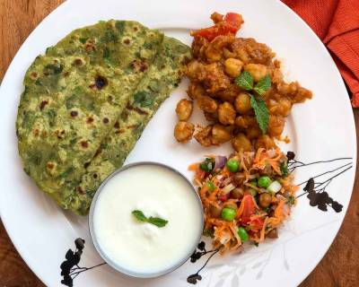 A Simple & High Protein Lunch - Palak Paratha, Tamatari Chole, Kala Chana Salad & Curd