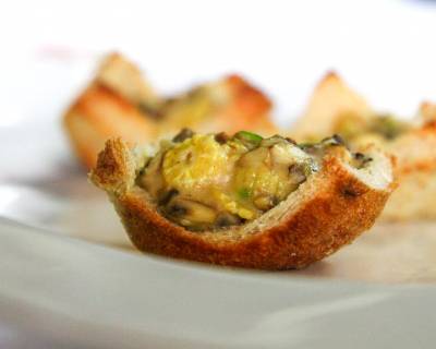 Bread Tartlets Recipe filled with Roasted Mushrooms and Cheese