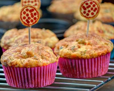 Cheesy Vegetarian Pizza Muffins Recipe