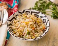 चाइनीस एग फ्राइड राइस विथ ओट्स रेसिपी - Chinese Egg Fried Rice Recipe With Oats