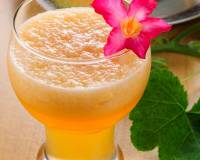 Cantaloupe Pomegranate and Mint Juice Recipe