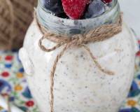 Overnight Oats Recipe (No Cook Blueberry Vanilla and Chia seeds Oatmeal)