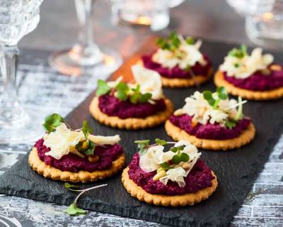 Beetroot Dip Recipe Served With Crackers