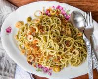 Spaghetti Pasta In Green Olive Pesto Sauce Recipe