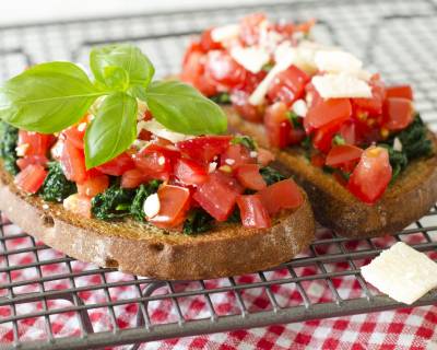 Spinach Garlic Bruschetta Recipe With Red Bell Pepper Sauce