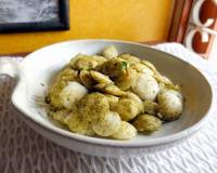 Karuveppilai Podi Idli Recipe-Spicy Lentil & Curry Leaves Powder Tossed Idli