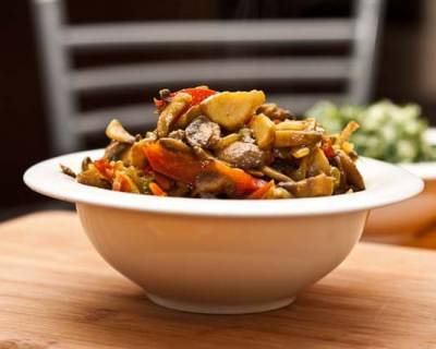 Stir Fried Mushrooms with Bell Peppers in Asian Sauce